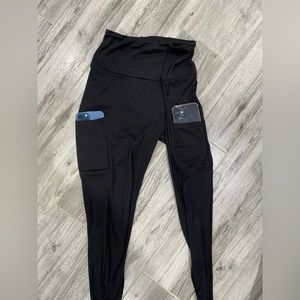 Woman’s Black Leggings with pockets on both legs